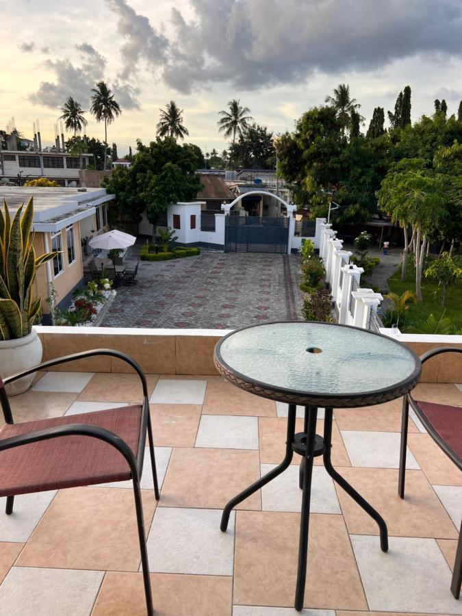 Haika Home Lodge Dar es Salaam Exteriör bild